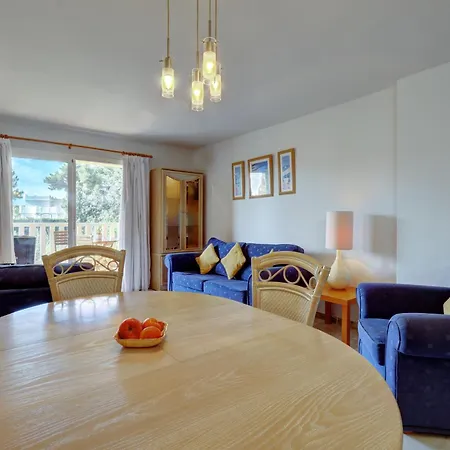 Luxury 2 Bed Freeview Tv Wi Marbella