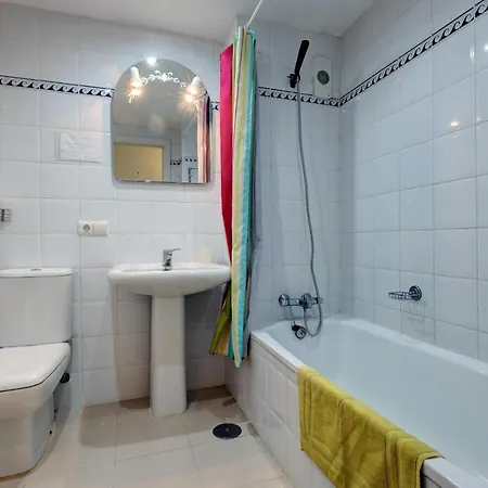 Luxury 2 Bed Freeview Tv Wi Apartment *