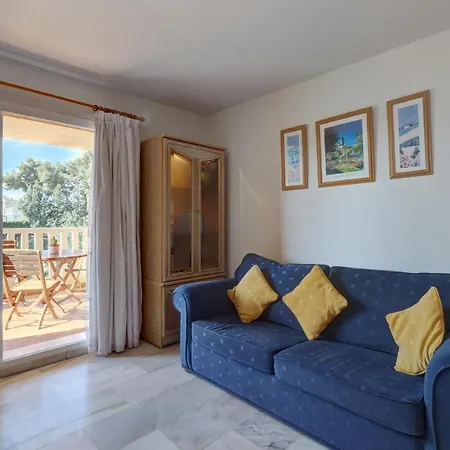 Luxury 2 Bed Freeview Tv Wi Apartment Marbella